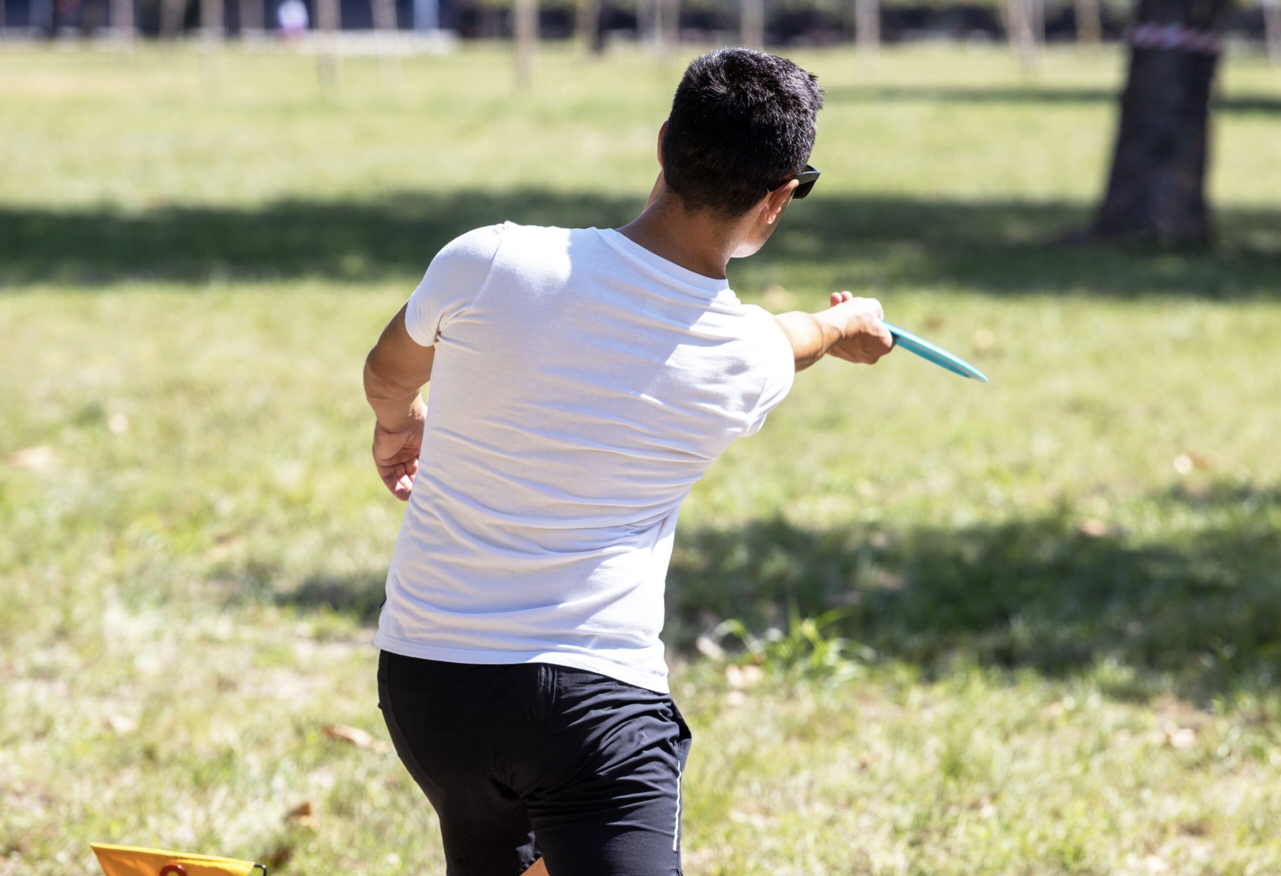 Mastering Disc Golf Sidearm Throws: Technique and Tips